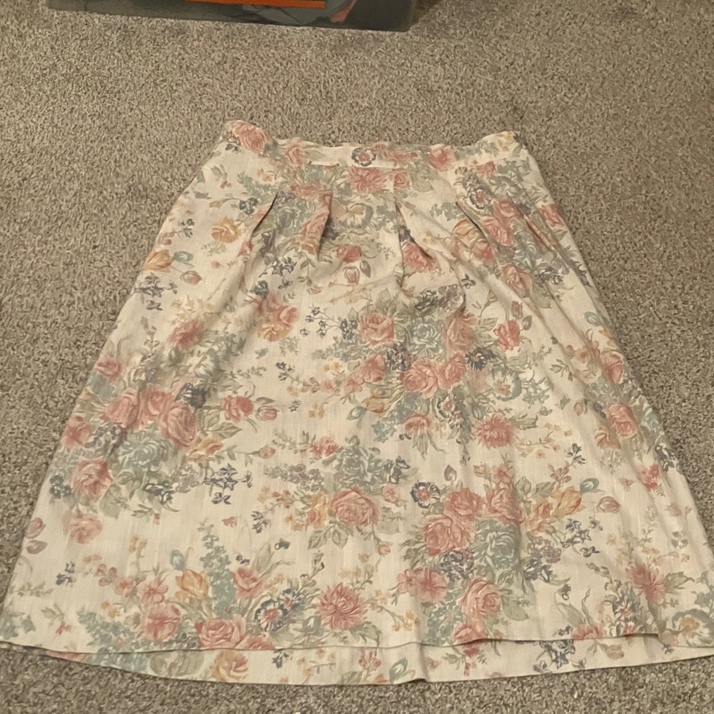 Vintage Kirsten Grey Floral Pleated A-Line Skirt in Cream and Pastel